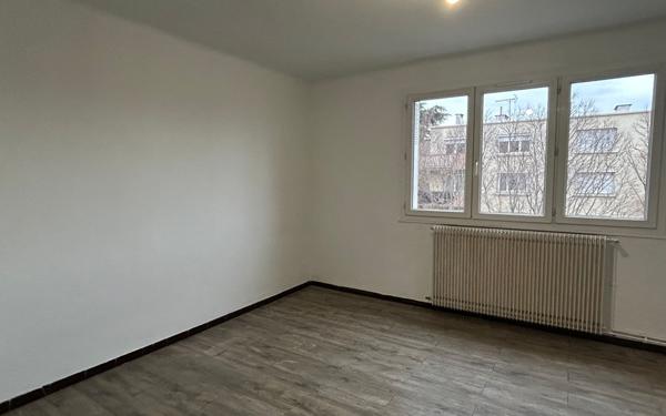 Appartement à louer    3 pièces • 55 m2 Nîmes
