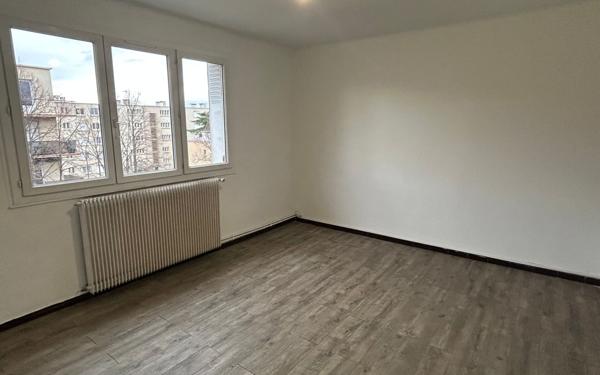 Appartement à louer    3 pièces • 55 m2 Nîmes