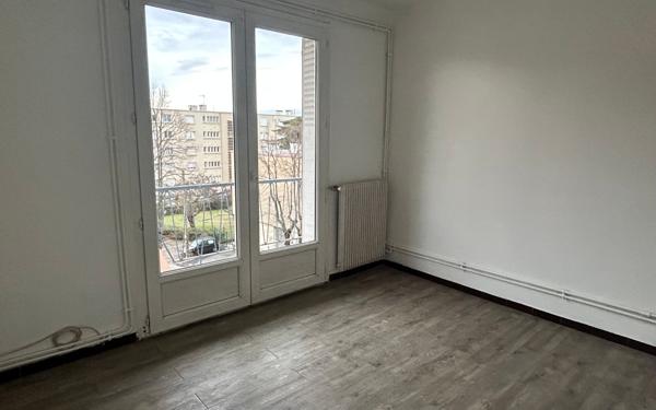 Appartement à louer    3 pièces • 55 m2 Nîmes