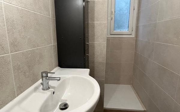 Appartement à louer    3 pièces • 55 m2 Nîmes