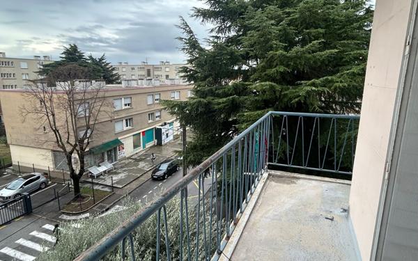Appartement à louer    3 pièces • 55 m2 Nîmes