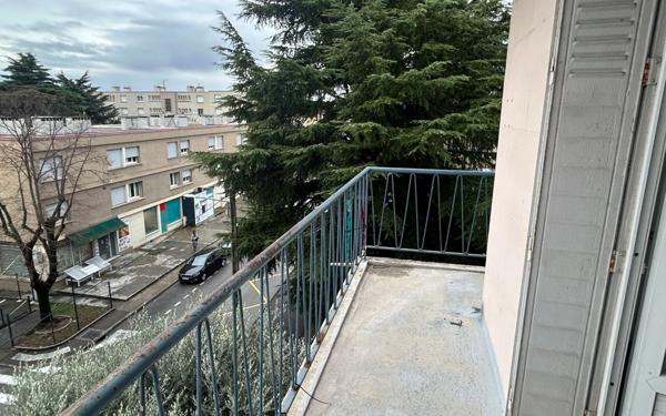 Appartement à louer    3 pièces • 55 m2 Nîmes