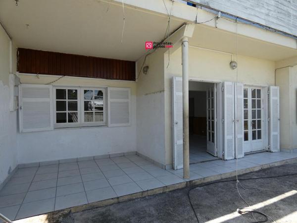 97430 Le Tampon 10ème Maison T6 env 156 m2 en 3 lots sur env400m²