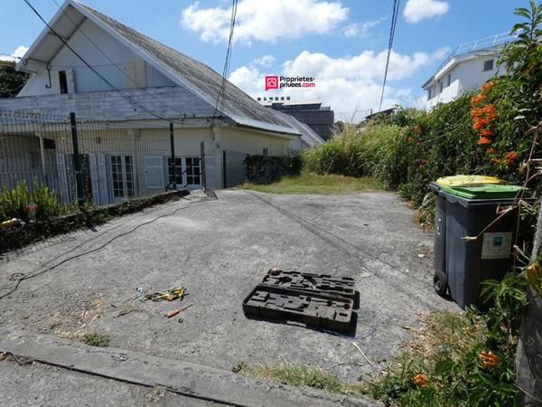 97430 Le Tampon 10ème Maison T6 env 156 m2 en 3 lots sur env400m²