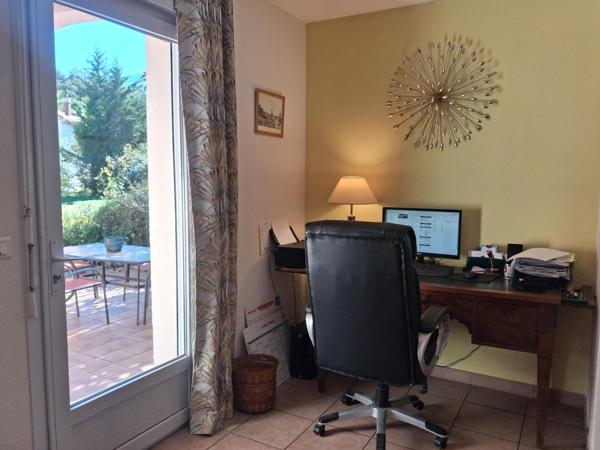 Plain pied - 3 chambres - piscine - 1524m² terrain