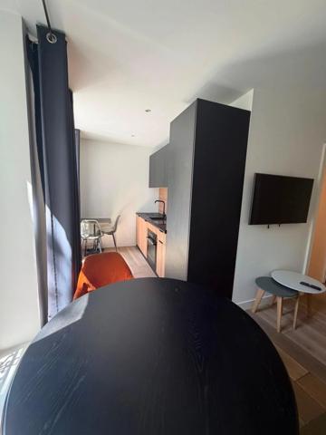 Location                                                      Appartement
                        
                     1 pièces                      24 m2                     à Salon-de-Provence