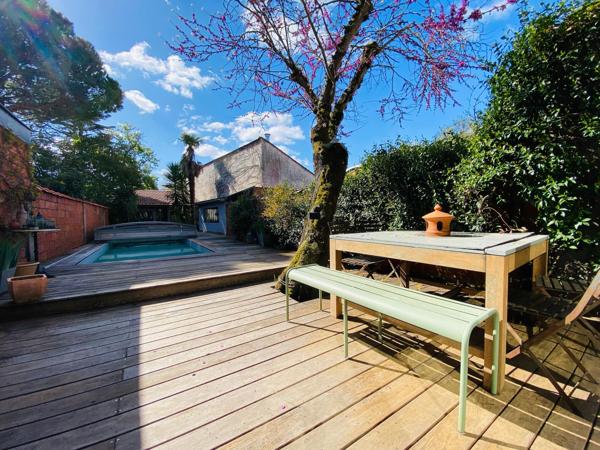 CAUDERAN PRIMROSE / PLACE MOSCOU / MAISON DES ANNEES 30 / 3 CHBRES / 122M2 / JARDIN / PISCINE / DEUX DEPENDANCES !
