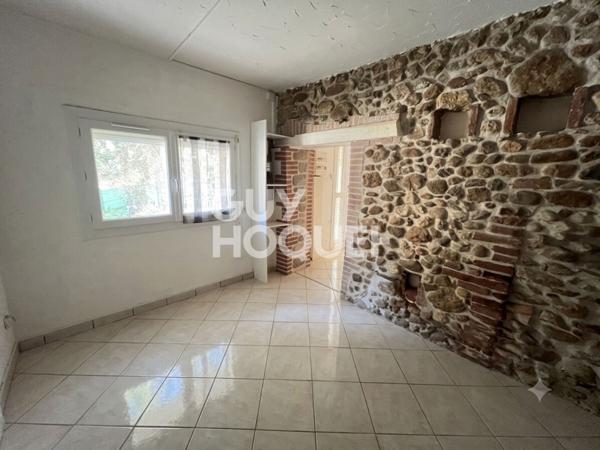 Maison de village à rénover avec fort potentiel ! Centre Canohès.