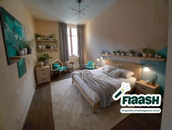 EXCLUSIF ! Idéal Investisseur ! Maison de village de 180m² proche de toutes commodités, écoles, commerces et transports.
Maison à fort potentiel d'agrandissement, possibilité également d'aménager de 3 à 5 appartements !
Au Rdc, un large hall d'entrée de 16m² dessert une belle pièce d'environ 32m² succédée par une seconde pièce de 15m2.
A l'étage, une jolie montée d'escalier vous permet d'accéder à une cuisine, un salon, 2 chambres profitant de points d'eau, 1 salle d'eau et un wc.
Vous bénéficierez d'un grenier d'environ 80m² pouvant être aménagé permettant d'agrandir la maison.
Vous profiterez également d'un grand garage de 100m² attenant.
La maison ne possède pas de terrain.
Chauffage Fuel, les huisseries du rdc sont en double vitrage, à l'étage les fenêtres sont en simple vitrage.
Le toit a été refait à neuf en Mai 2026.
N'hésitez pas à me contacter au 06.30.84.43.24 pour toute information complémentaire.