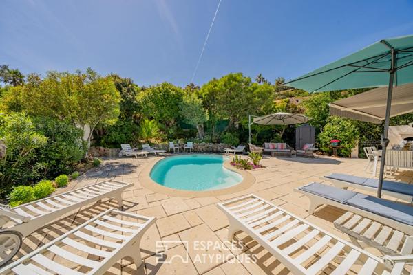 Villa d’architecte avec vue mer, piscine et esprit Art déco