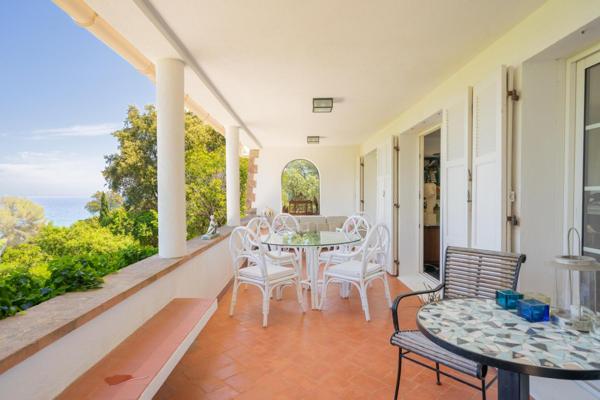 Villa d’architecte avec vue mer, piscine et esprit Art déco