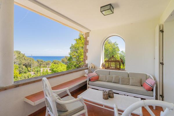Villa d’architecte avec vue mer, piscine et esprit Art déco