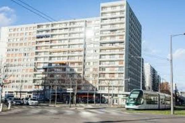 Dpt Bas-Rhin (67), à vendre STRASBOURG Tabac, Presse, Loto, PMU, Colis : Emplacement n° 1 - 65 m2 - Parkings