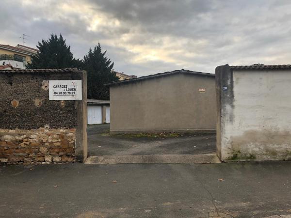 Parking · Location Villefranche Sur Saone (69400)