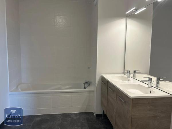 Appartement à louer 2 pièces 48m² Bourg-en-Bresse (01000)