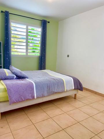 PETIT BOURG - VILLA DE PAIN PIED