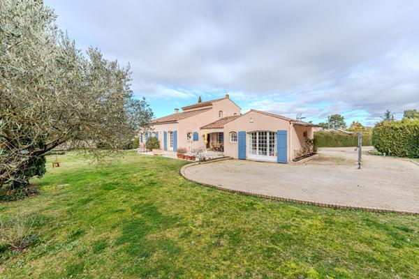 Maison d'architecte de 148 m² sur un terrain de 2200 m² à vendre à Mazan