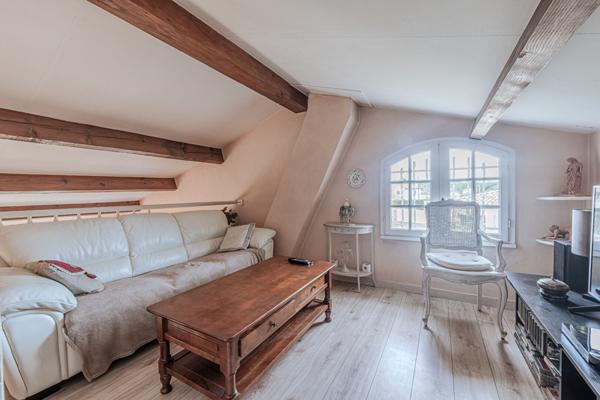 Maison d'architecte de 148 m² sur un terrain de 2200 m² à vendre à Mazan