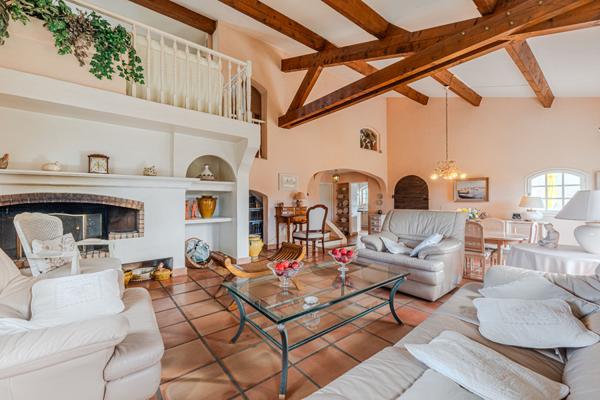 Maison d'architecte de 148 m² sur un terrain de 2200 m² à vendre à Mazan