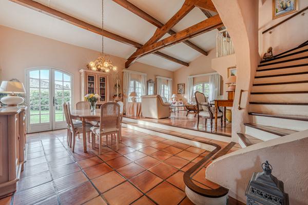 Maison d'architecte de 148 m² sur un terrain de 2200 m² à vendre à Mazan