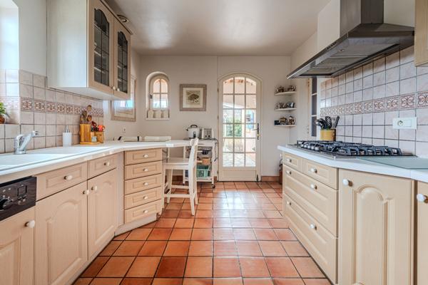 Maison d'architecte de 148 m² sur un terrain de 2200 m² à vendre à Mazan