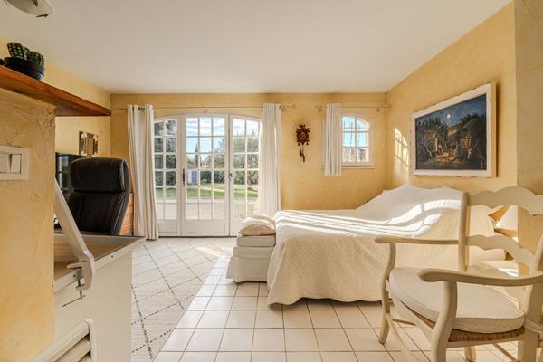 Maison d'architecte de 148 m² sur un terrain de 2200 m² à vendre à Mazan