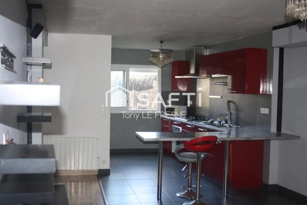 A SAISIR IMMEUBLE 165m2 DANS LE CENTRE DE PONTIVY APPARTEMENT DE 80m2 à l'étage Commerce au RDC ( LIBRE D'ACTIVITE )