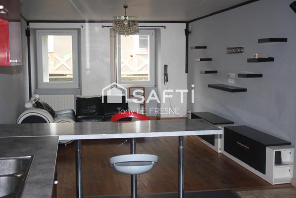 A SAISIR IMMEUBLE 165m2 DANS LE CENTRE DE PONTIVY APPARTEMENT DE 80m2 à l'étage Commerce au RDC ( LIBRE D'ACTIVITE )