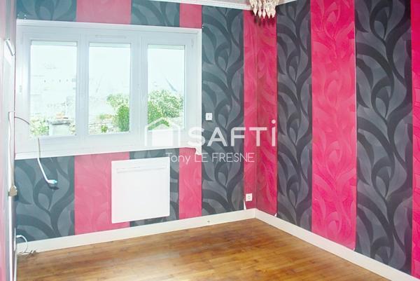 A SAISIR IMMEUBLE 165m2 DANS LE CENTRE DE PONTIVY APPARTEMENT DE 80m2 à l'étage Commerce au RDC ( LIBRE D'ACTIVITE )