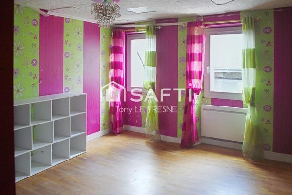 A SAISIR IMMEUBLE 165m2 DANS LE CENTRE DE PONTIVY APPARTEMENT DE 80m2 à l'étage Commerce au RDC ( LIBRE D'ACTIVITE )