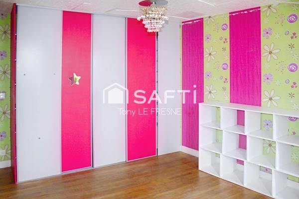 A SAISIR IMMEUBLE 165m2 DANS LE CENTRE DE PONTIVY APPARTEMENT DE 80m2 à l'étage Commerce au RDC ( LIBRE D'ACTIVITE )