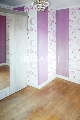 A SAISIR IMMEUBLE 165m2 DANS LE CENTRE DE PONTIVY APPARTEMENT DE 80m2 à l'étage Commerce au RDC ( LIBRE D'ACTIVITE )