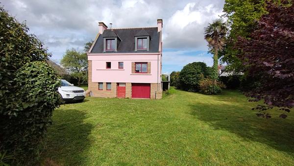 Maison à vendre 6 pièces bourg de COMBRIT (29) très grand terrain