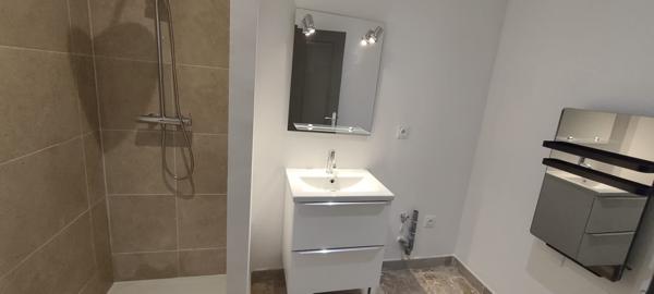 Studio 26 m² meublé rénové  Bagnols-sur-Cèze (30200)