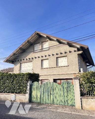 Rillieux-Crépieux, maison à rénover de 7 pièces et 265 m² dont 145 m² habitables, terrain de 678 m².