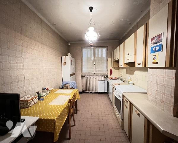 Rillieux-Crépieux, maison à rénover de 7 pièces et 265 m² dont 145 m² habitables, terrain de 678 m².