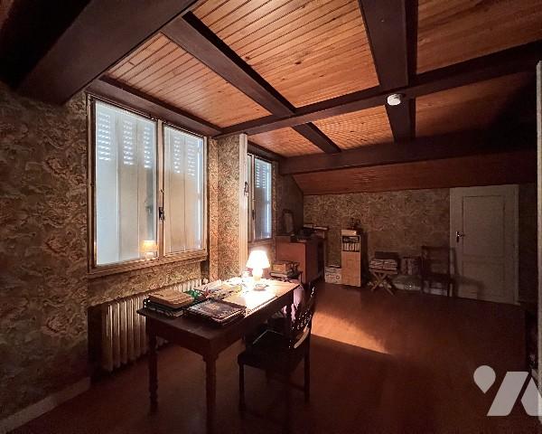 Rillieux-Crépieux, maison à rénover de 7 pièces et 265 m² dont 145 m² habitables, terrain de 678 m².