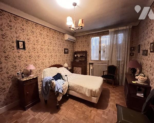 Rillieux-Crépieux, maison à rénover de 7 pièces et 265 m² dont 145 m² habitables, terrain de 678 m².