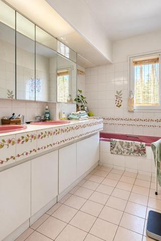 Grande maison 5 pièces 135 m2 sur terrain piscinable