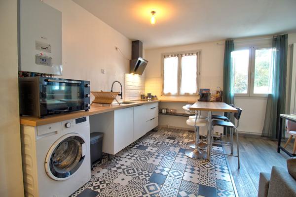 AGEN - Appartement de 57m² avec 2 chambres et place de parking privative dans un garage fermé.