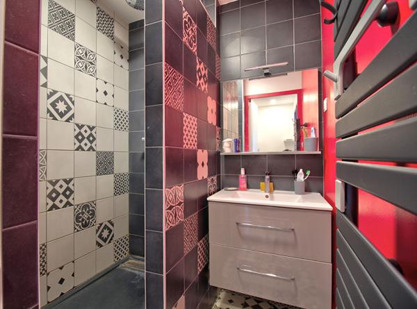 AGEN - Appartement de 57m² avec 2 chambres et place de parking privative dans un garage fermé.