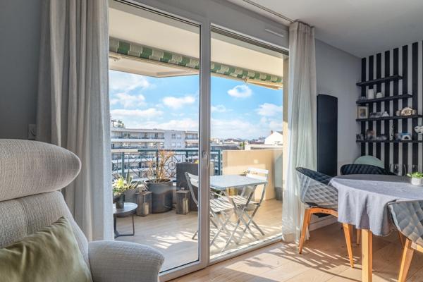 Appartement à vendre 3 pièces LYON 3EME ARRONDISSEMENT (69) terrasse piscine rénové archi