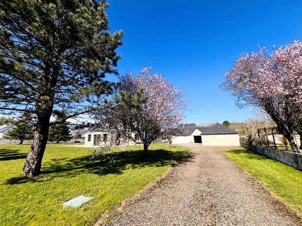 Surzur- Maison 205m2- 5 ch- Garages- Atelier- 1824m2 Terrain