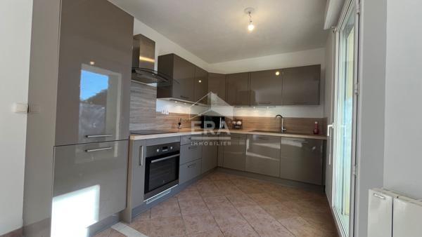 A VENDRE - NICE OUEST / CORNICHE FLEURIE : Appartement 3 pièces, garage, cave, piscine