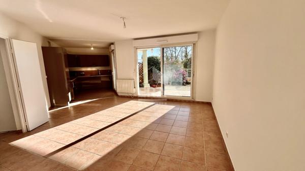 A VENDRE - NICE OUEST / CORNICHE FLEURIE : Appartement 3 pièces, garage, cave, piscine