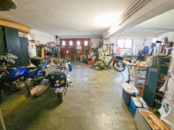 Maison Eyguieres 6 pièce(s) 241 m2 + Terrain de 4000m2