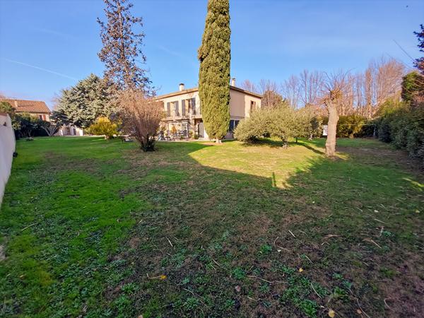 Maison Eyguieres 6 pièce(s) 241 m2 + Terrain de 4000m2