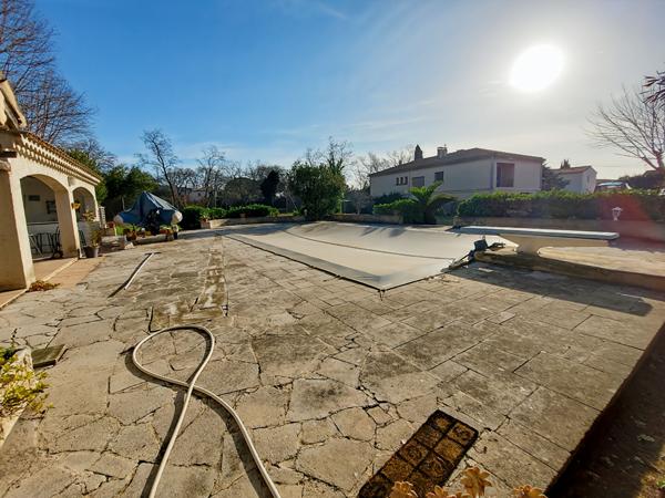 Maison Eyguieres 6 pièce(s) 241 m2 + Terrain de 4000m2