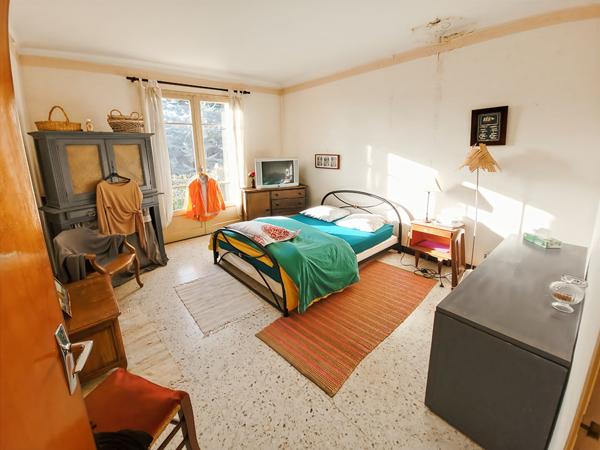 Maison Eyguieres 6 pièce(s) 241 m2 + Terrain de 4000m2