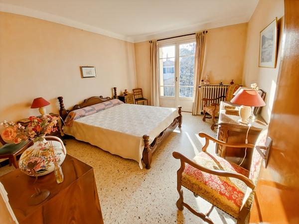 Maison Eyguieres 6 pièce(s) 241 m2 + Terrain de 4000m2